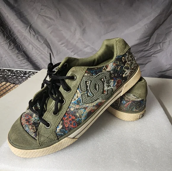 DC Shoes Women's Size 8W Chelsea Model - Picture 2 of 6